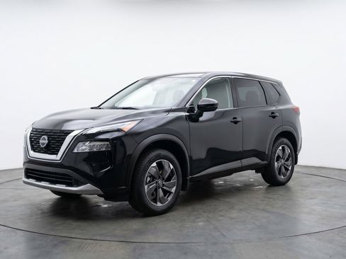 Used 2025 Nissan Rogue SV FWD image 3