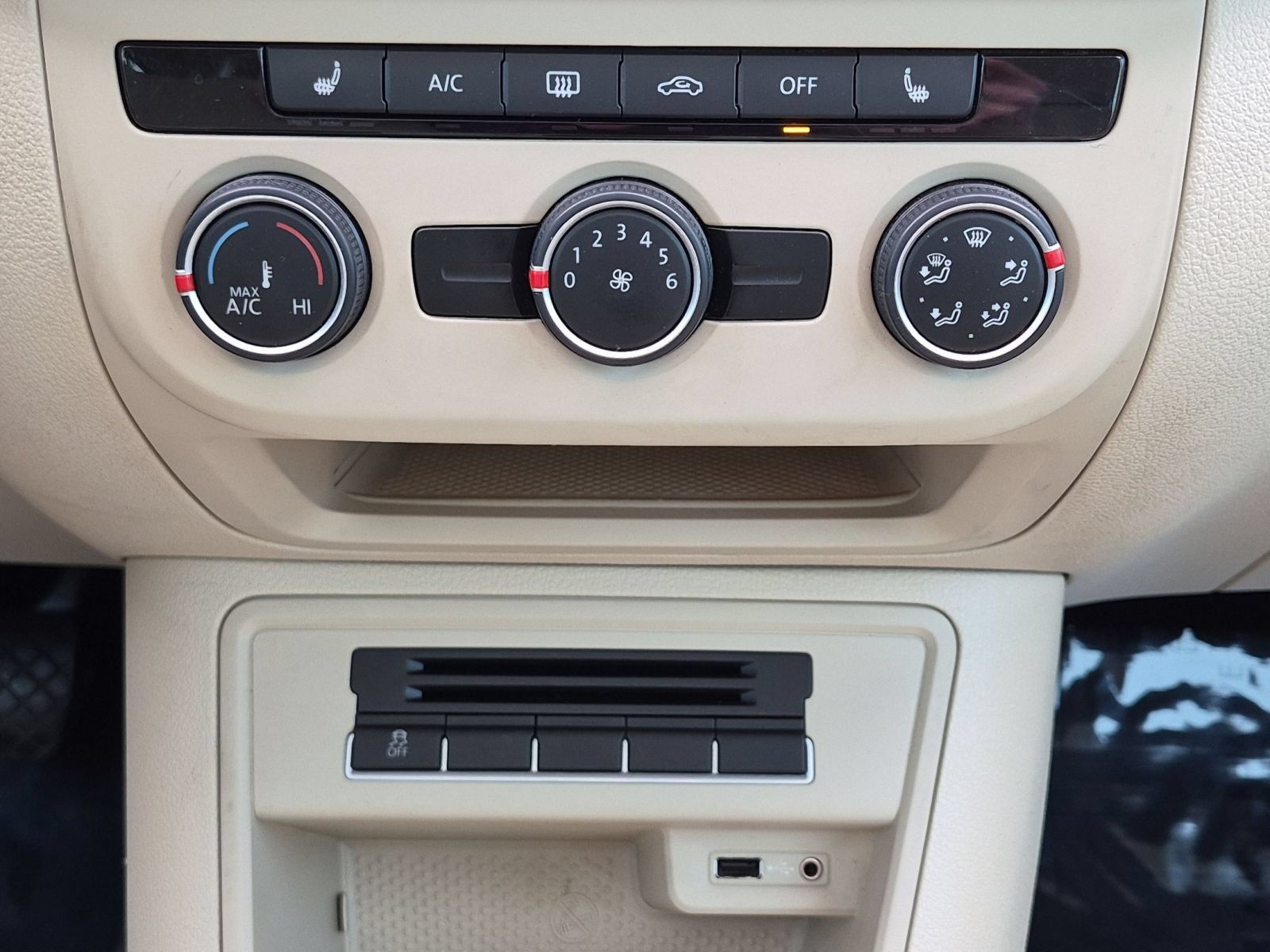 Used 2016 Volkswagen Tiguan SE AWD/4WD image 27