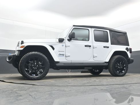 Used 2023 Jeep Wrangler Sahara w/ Cold Weather Group image 26