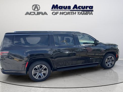 Used 2023 Jeep Wagoneer L Series II AWD/4WD image 4