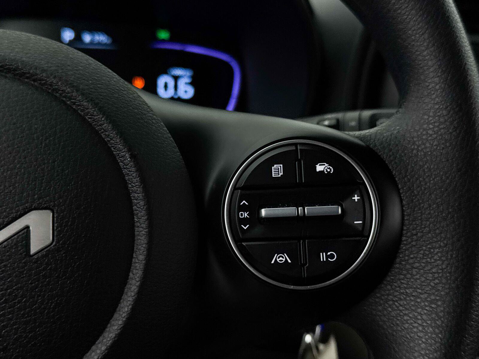 Used 2025 Kia Soul LX w/ LX Technology Package FWD image 33