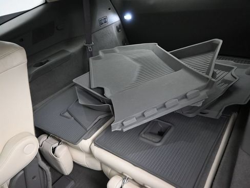 Used 2020 Cadillac XT6 Premium Luxury FWD image 16