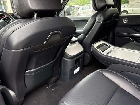 New 2026 Lincoln Navigator Reserve w/ Jet Appearance Package AWD/4WD image 17