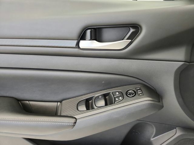 Used 2024 Nissan Altima 2.5 SV FWD image 19
