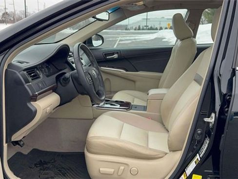 Used 2014 Toyota Camry XLE image 16