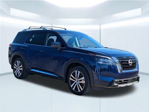 New 2025 Nissan Pathfinder Platinum w/ Cargo Package image 8