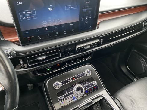 Used 2022 Lincoln Nautilus Reserve image 16