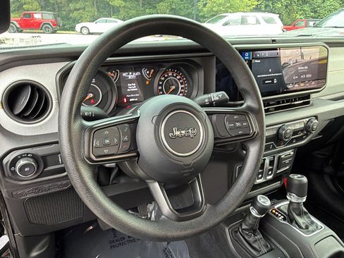 Used 2025 Jeep Wrangler Sport AWD/4WD image 22