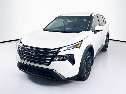 Used 2024 Nissan Rogue SV FWD image 3