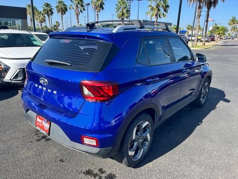 Certified 2021 Hyundai Venue SEL FWD image 6