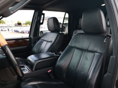 Used 2016 Lincoln Navigator Select RWD image 9