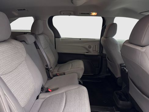 Used 2021 Toyota Sienna LE FWD image 43