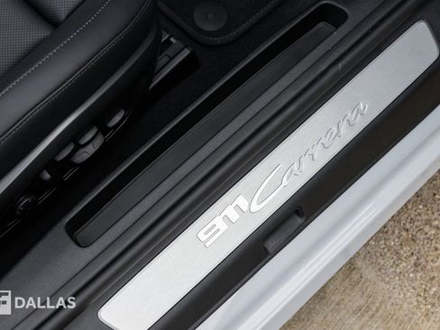 Used 2025 Porsche 911 Carrera image 33