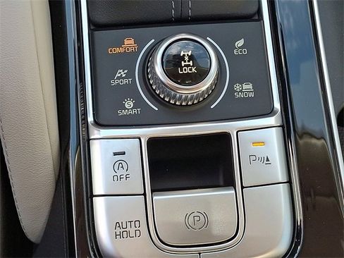 Used 2025 Kia Telluride EX w/ EX Captain's Chair Package image 22