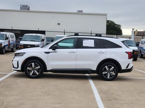 Used 2023 Kia Sorento S image 12