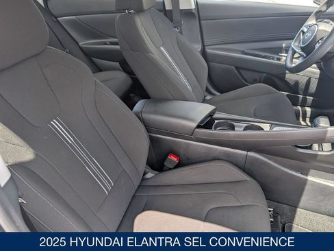 Certified 2025 Hyundai Elantra SEL FWD image 33