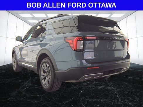 Used 2025 Ford Explorer Active w/ Active Comfort Package AWD/4WD image 8