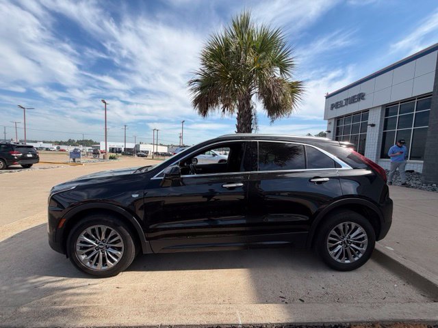 Used 2025 Cadillac XT4 Premium Luxury FWD image 5