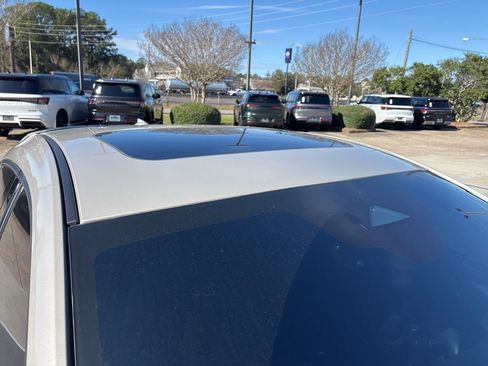 Used 2024 MAZDA MAZDA3 Hatchback w/Premium Plus Pkg image 5