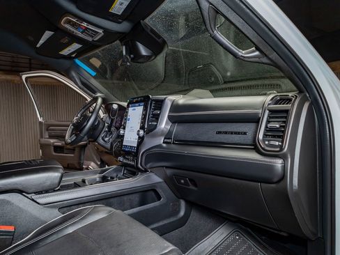 Used 2023 RAM 3500 Limited image 19