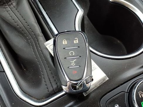 Used 2021 Chevrolet Traverse RS AWD/4WD image 24
