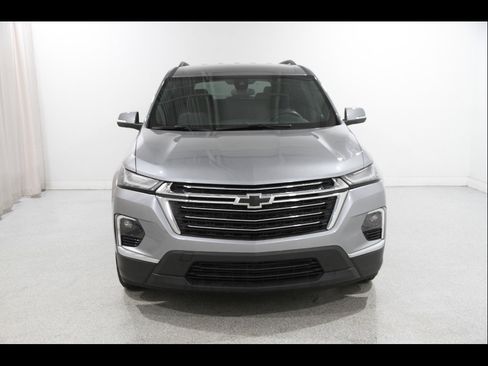 Used 2023 Chevrolet Traverse LT image 2