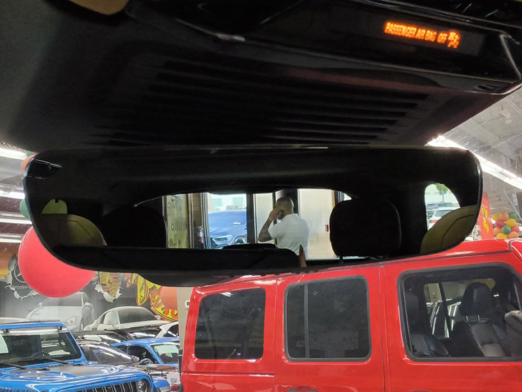 Used 2025 Land Rover Range Rover SE AWD/4WD image 21