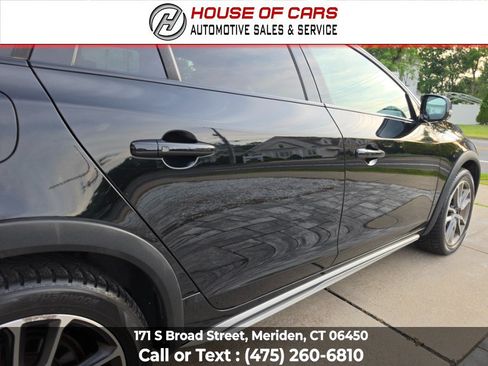 Used 2017 Volvo V60 T5 Cross Country w/ Climate Package AWD/4WD image 13