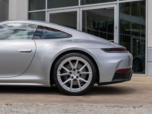 Used 2025 Porsche 911 Carrera RWD image 15