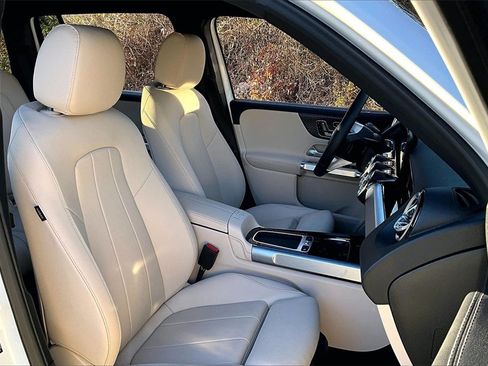 Used 2025 Mercedes-Benz GLB 250 4MATIC image 7