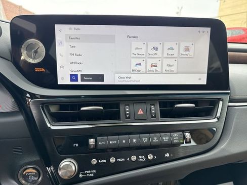 Used 2024 Lexus ES 300h 300h image 14