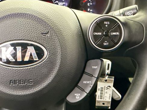 Used 2015 Kia Soul + image 12
