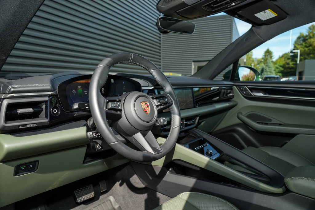 Certified 2026 Porsche Macan 4 Electric AWD/4WD image 4