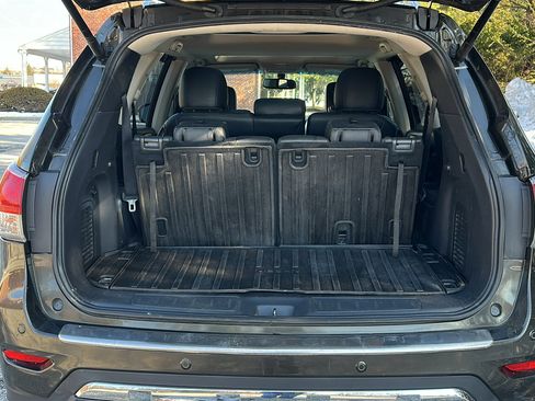 Used 2015 Nissan Pathfinder Platinum w/ Family Entertainment Package image 7