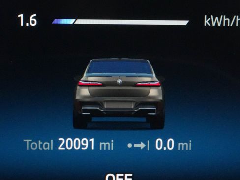 Used 2024 BMW i7 M70 w/ Premium Package AWD/4WD image 22