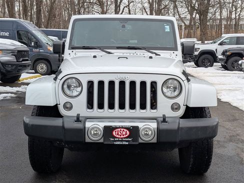 Certified 2016 Jeep Wrangler Unlimited Sahara w/ Dual Top Group image 9