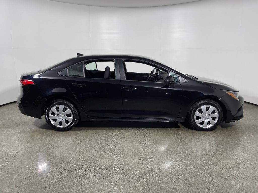 Used 2025 Toyota Corolla LE FWD image 2
