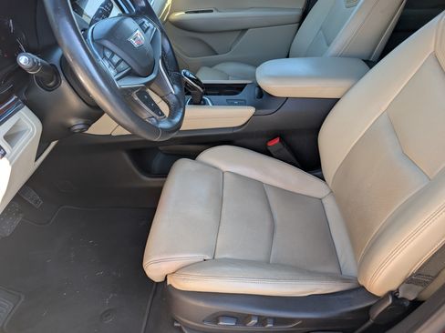 Used 2017 Cadillac XT5 Luxury w/ Driver Awareness Package FWD image 11