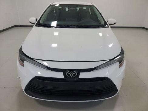Used 2023 Toyota Corolla LE FWD image 2