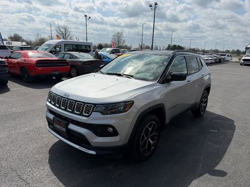 Used 2025 Jeep Compass Limited image 9