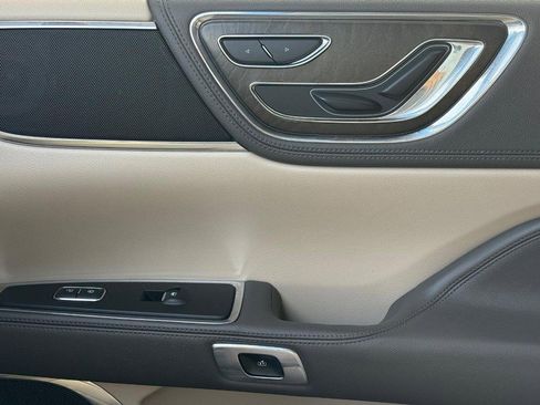 Used 2019 Lincoln Continental Select w/ Continental Climate Package image 19