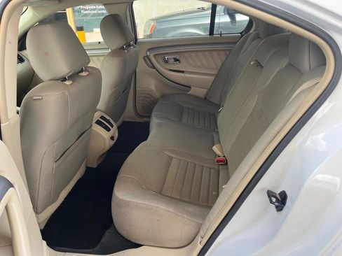 Used 2014 Ford Taurus SE image 8