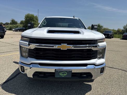 Used 2025 Chevrolet Silverado 2500 LT w/ Convenience Package AWD/4WD image 2