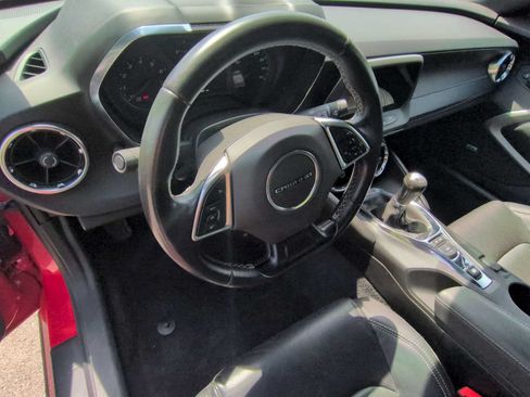 Used 2022 Chevrolet Camaro LT w/ Technology Package RWD image 10