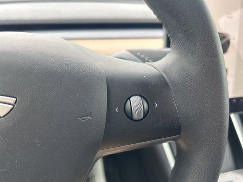 Used 2021 Tesla Model Y Long Range image 29