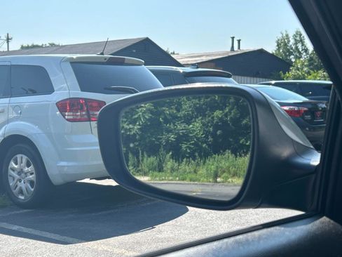 Used 2013 Hyundai Elantra GLS w/ Preferred Pkg image 30