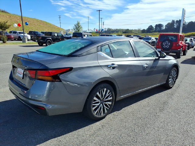 Used 2025 Nissan Altima 2.5 SV FWD image 6