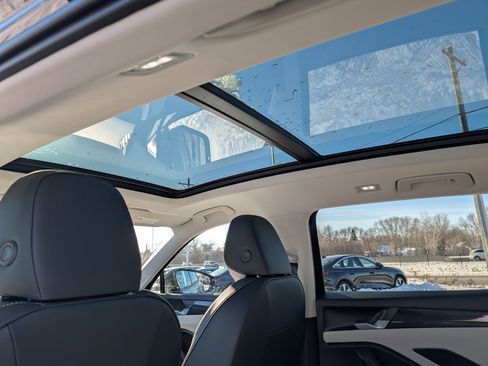 New 2026 Volkswagen Tiguan SE image 10