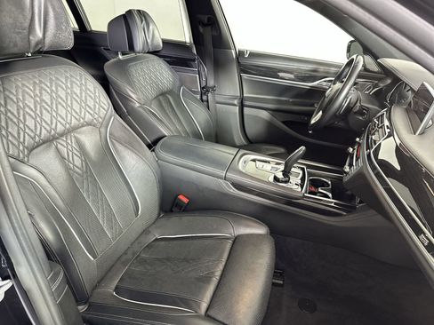 Used 2019 BMW 750i w/ Executive Package image 31
