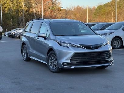 New 2025 Toyota Sienna XLE